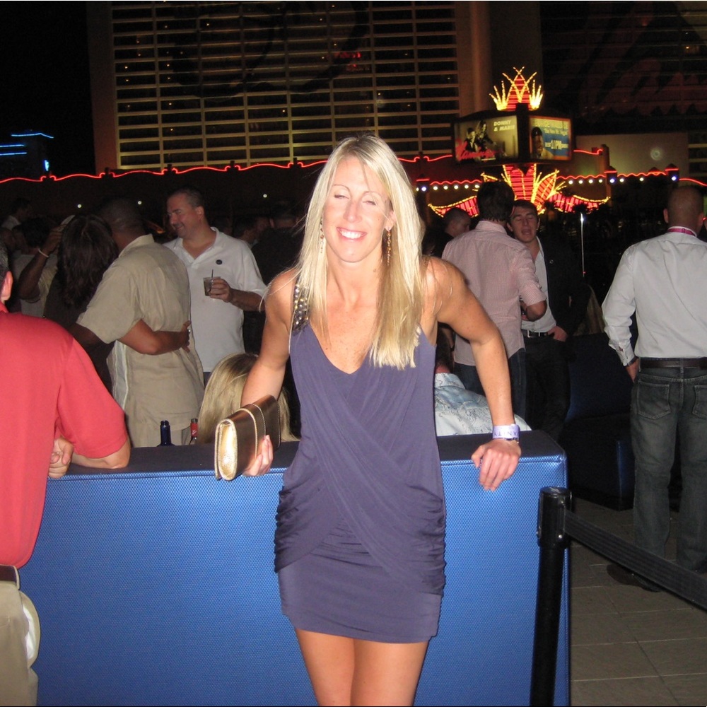 BCBGMaxAzria Sleeveless T-Back Mini Dress in XS